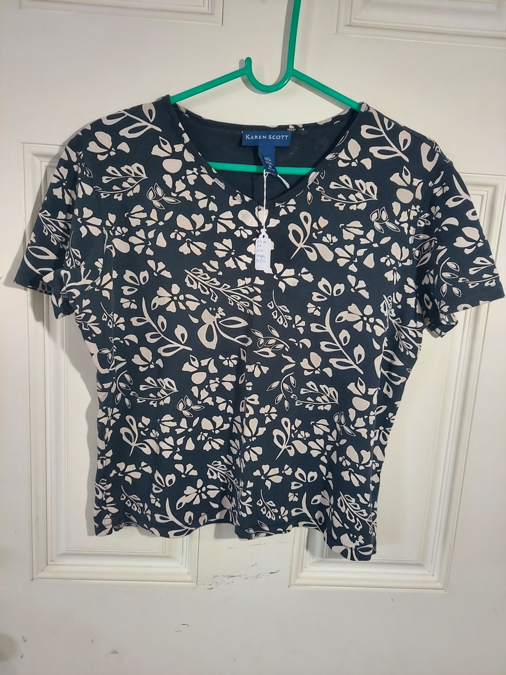 Karen Scott Black & White Short-Sleeve Floral Top Medium